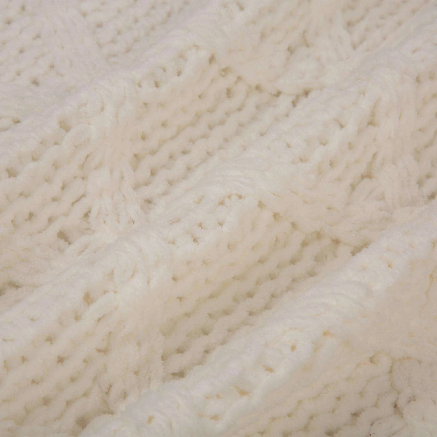 Glitzhome Red/White Knitted Christmas Tree Skirt 0.36 In. - Image 4