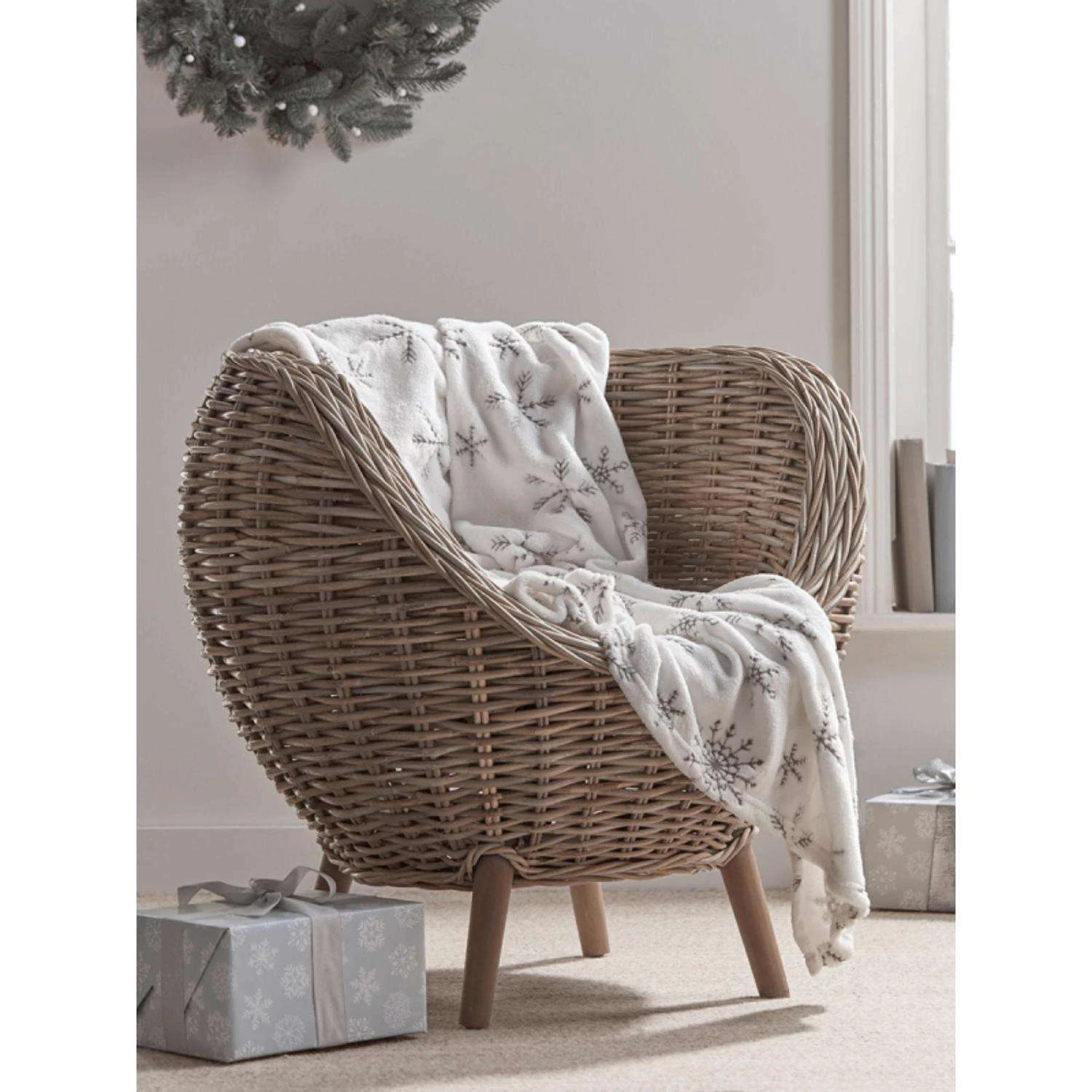 Decoris Snowflake Blanket 1 Pk - Image 2